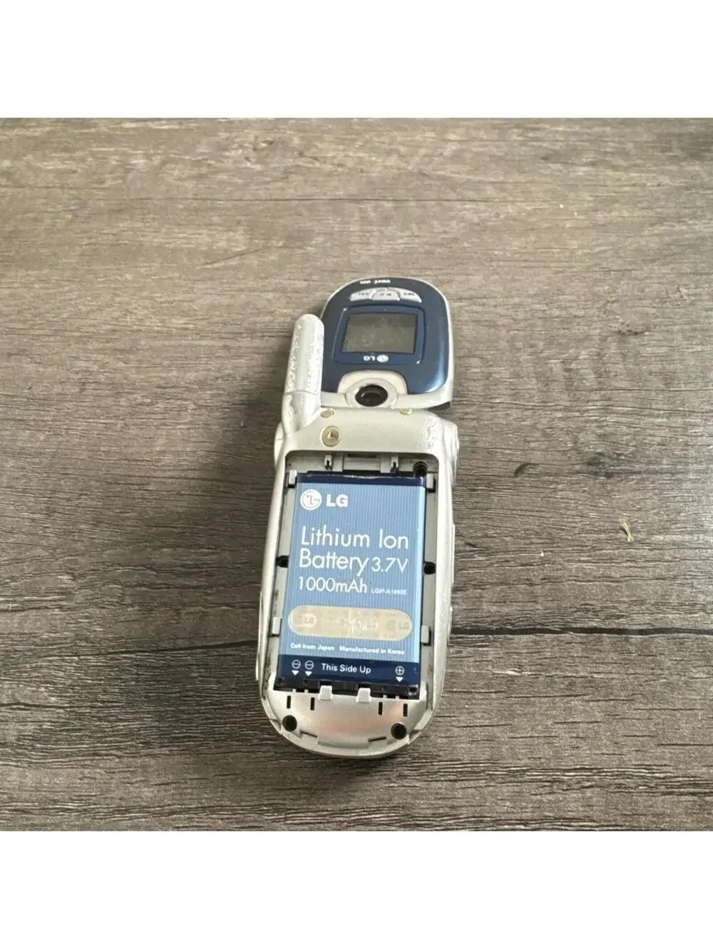 LG VX8100 - Blue and Silver ( Verizon ) Rare Cellular Flip Phone